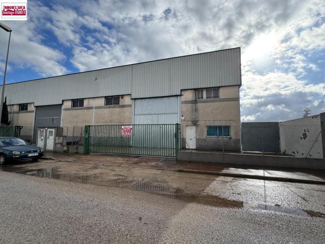VENTA DE NAVE EN EL POLIGONO INDUSTRIAL FUENTE DE MUZA EN BENIFAIO VALENCIA