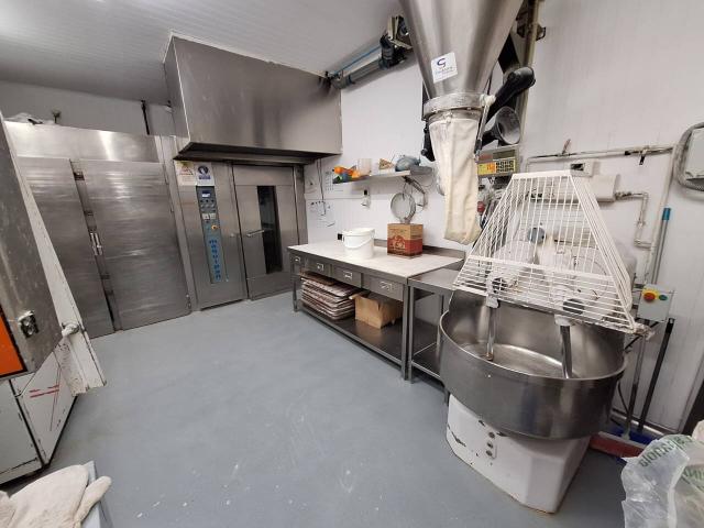 VENTA DE NEGOCIO EN FUNCIONAMIENTO EN FUENLABRADA. OBRADOR DE PASTELERIA, BOLLERIA Y PANADERIA