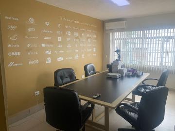 Venta de oficina con excelente ubicacion en Mitras Centro