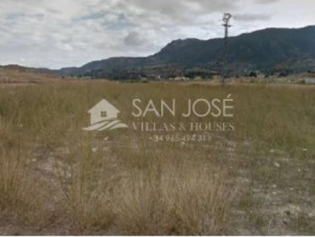 venta de parcela en Hondón de las Nieves a 600 metros del pueblo