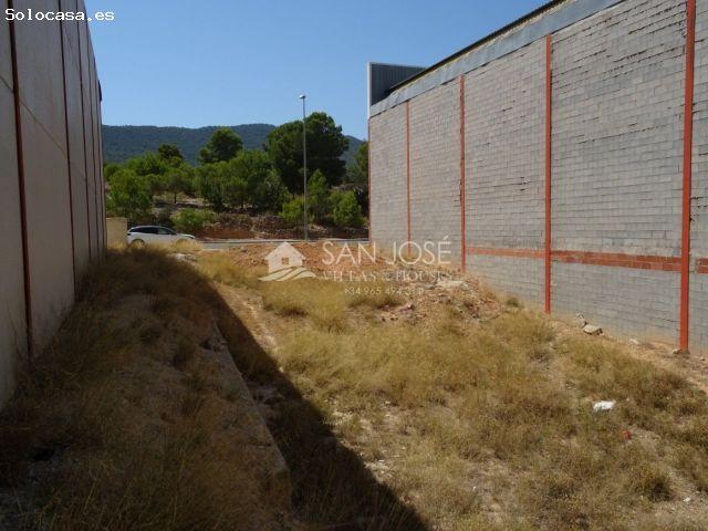 VENTA DE PARCELA INDUSTRIAL EN POLÍGONO DE HONDÓN DE LAS NIEVES ALICANTE