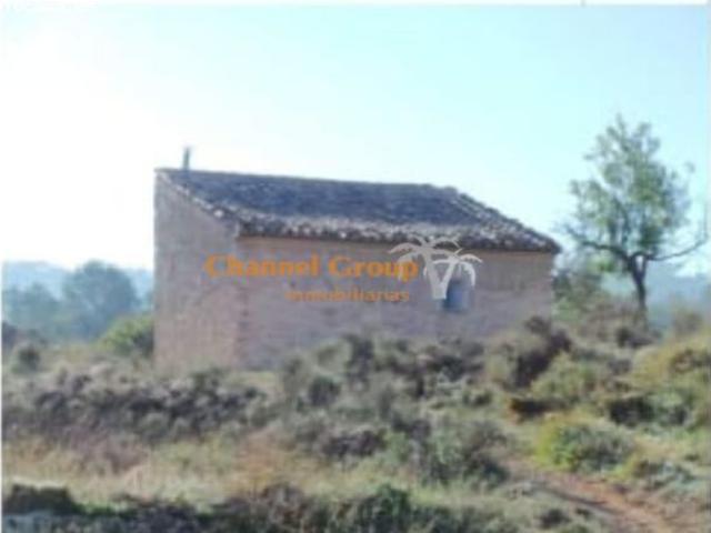 Venta de parcela rústica con Casita de piedra