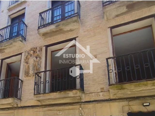 Venta de piso amplio en Viana