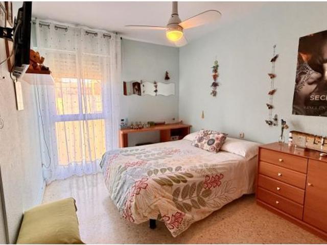 Venta de piso con cuatro dormitorios en Benalmádena, Málaga, Costa del Sol