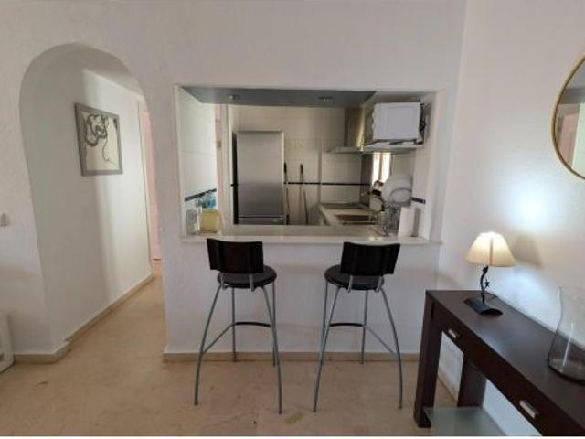 Venta de piso con dos dormitorios en Benalmádena Costa, Málaga, Costa del Sol