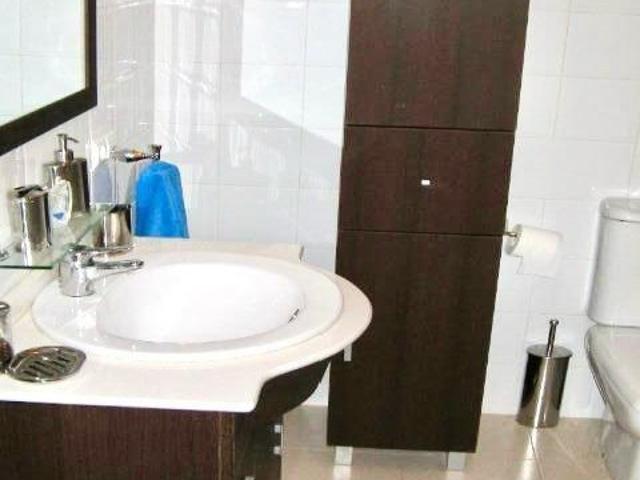 Venta de piso con dos dormitorios en Marbella, Málaga, Costa del Sol