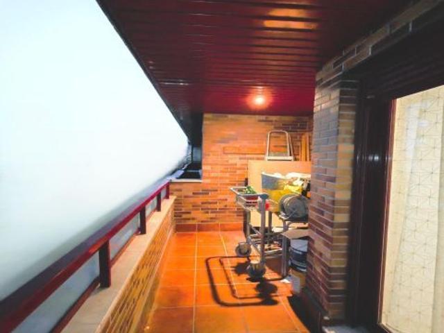 VENTA DE PISO DE CUATRO DORMITORIOS EN LA FASE I DEL PAU EL QUIÑON SESEÑA