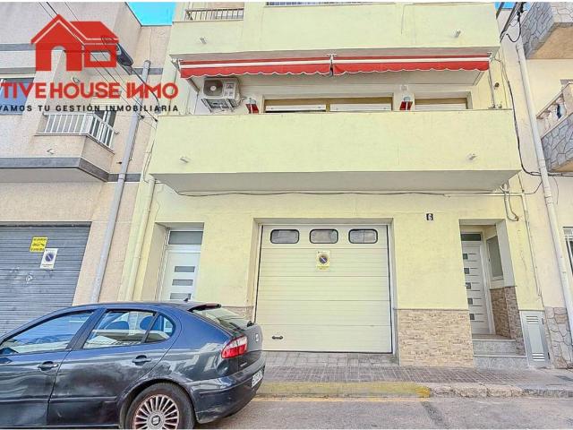 Venta de piso de casa independiente con almacen en La Ràpita