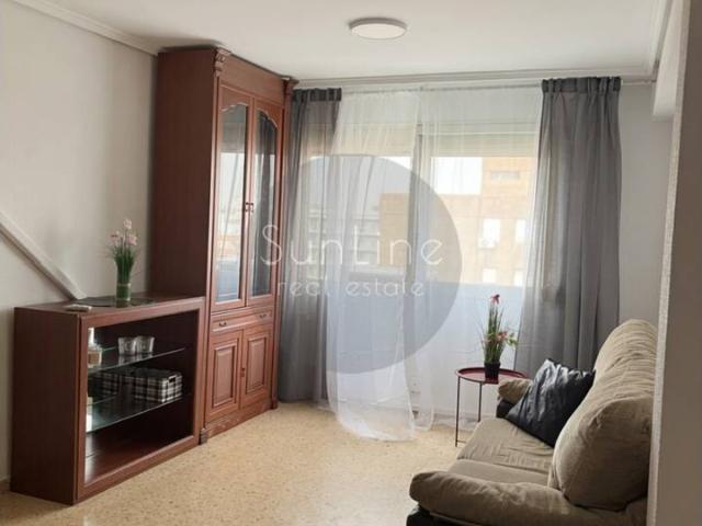 Venta de piso de tres dormitorios a 500 metros del parque del Turia y la Ciudad de las Artes