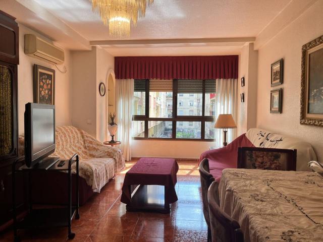 Venta de piso de 3 habitaciones en Orihuela, Núcleo Urbano