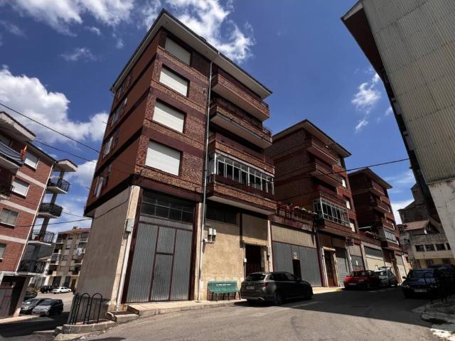 Venta de piso de 3 habitaciones en Espinosa de los Monteros
