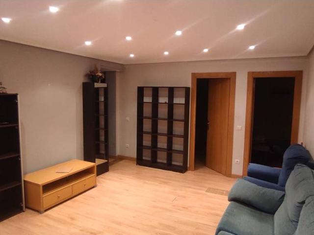 Venta de piso de 3 habitaciones luminoso y económico