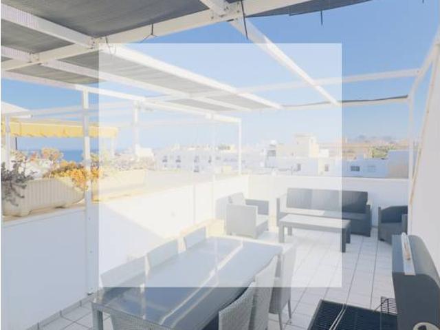 Venta de Piso en Carboneras, con Terraza Privada y Parking