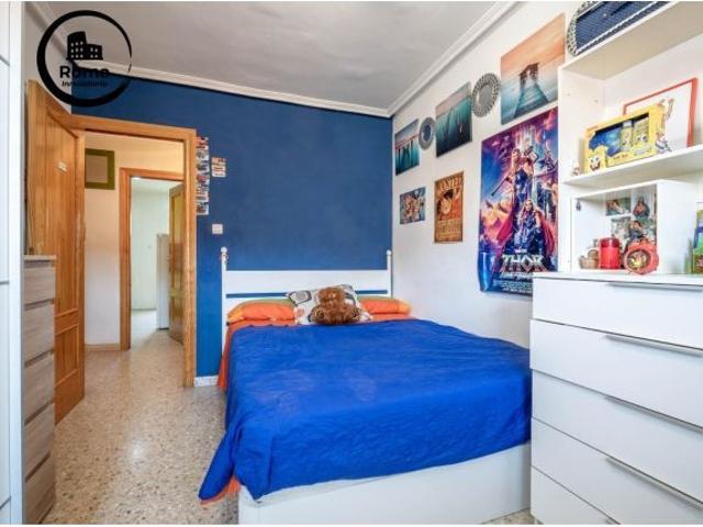 VENTA DE PISO EN CARTUJA DE 3 DORMITORIOS SEMIREFORMADO Y TOTALMENTE EXTERIOR