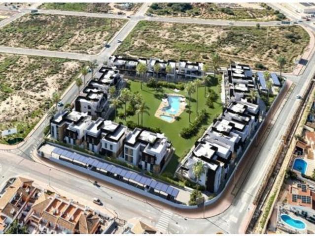 Venta de piso en Ciudad quesada, de 78m2 con 2 dormitorios y 2 baños con plaza de garaje