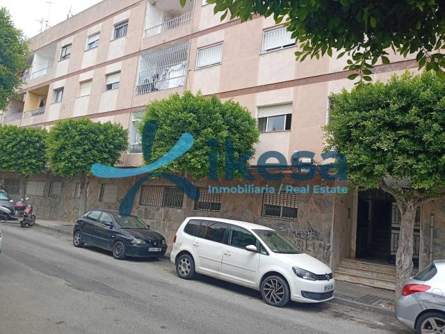 Piso en venta en El Ejido Centro – Amplia vivienda con gran potencial