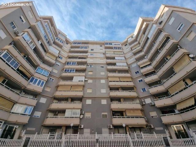 Venta de piso en Torrevieja, de 53m2 con 2 dormitorios y 1 baño