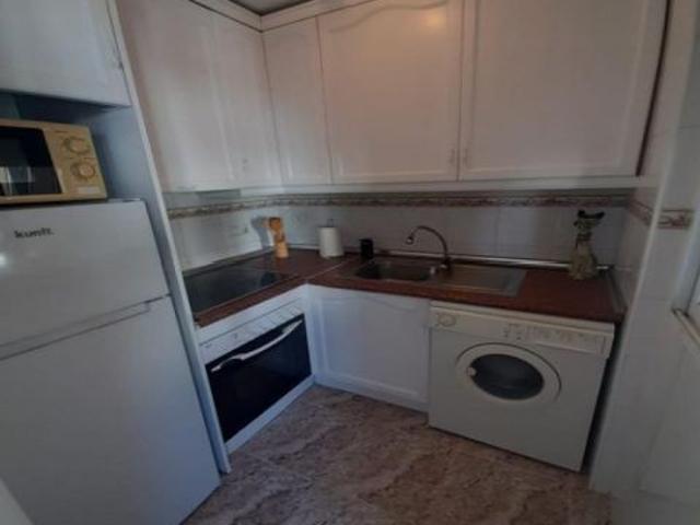 Venta de piso en Torrevieja, de 60m2 con 2 dormitorios y 1 baño