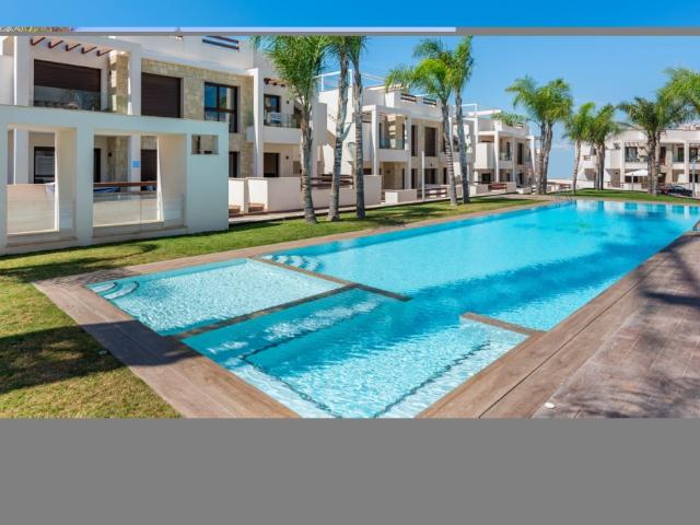 Venta de piso en Torrevieja, de 71m2 con 3 dormitorios y 2 baños