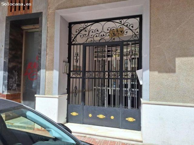 Venta de piso en Torrevieja, de 77m2 con 2 dormitorios y 1 baño