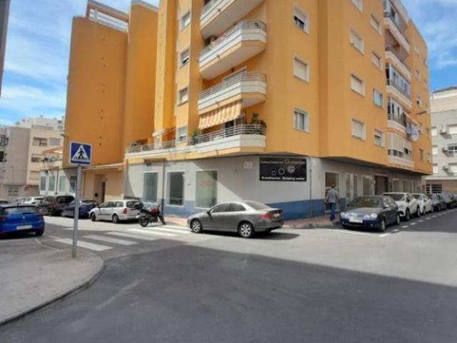 Venta de piso en Torrevieja, de 86m2 con 3 dormitorios y 2 baños