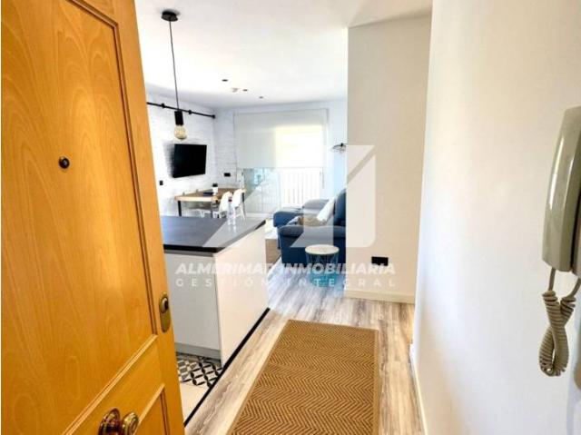 Venta de piso reformado y frontal al mar de 3 habitaciones en Almerimar