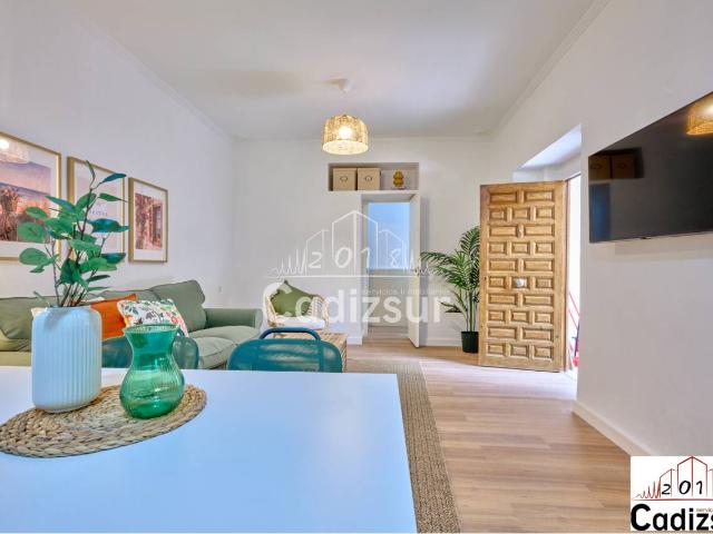 Venta de piso reformado en el Centro Histórico de Cádiz Capital