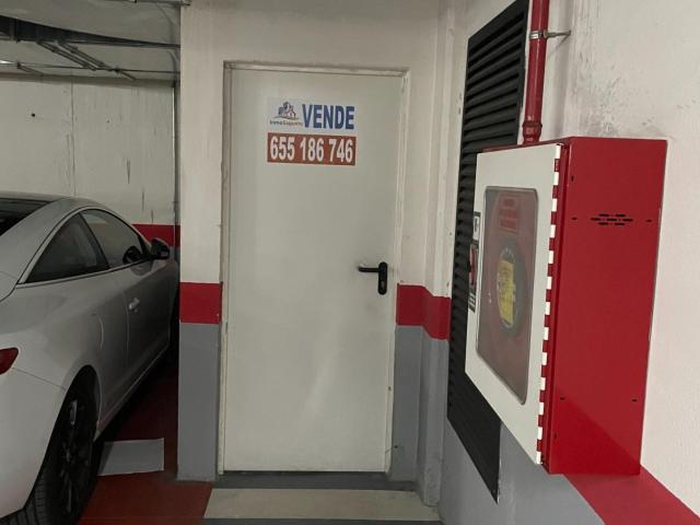 VENTA DE PLAZA DE GARAJE Y 2 TRASTEROS UNIDOS