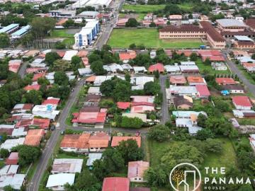 Venta de Propiedad en Santiago con casa y apartamentos