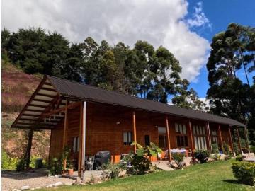 VENTA DE PRECIOSA CASA EN CONDOMINIO OXACHACOS, OXAPAMPA / US$ 245,000.00