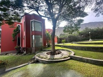 Venta de Preciosa Casa en terreno de 2,500m2, La Planicie 1a Etapa, La Molina