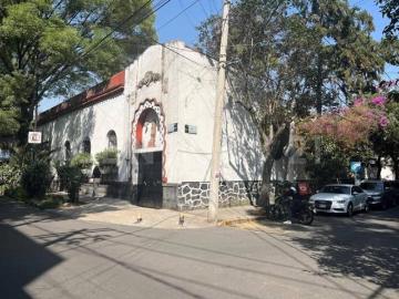 VENTA DE PREDIO CON CASA DE EPOCA
