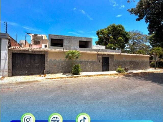 Venta de Quinta en Obra Blanca Caraballeda