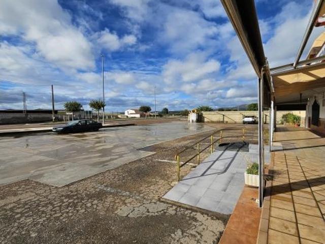 Venta de Restaurante en Almoharín a pie de carretera. Gran Oportunidad