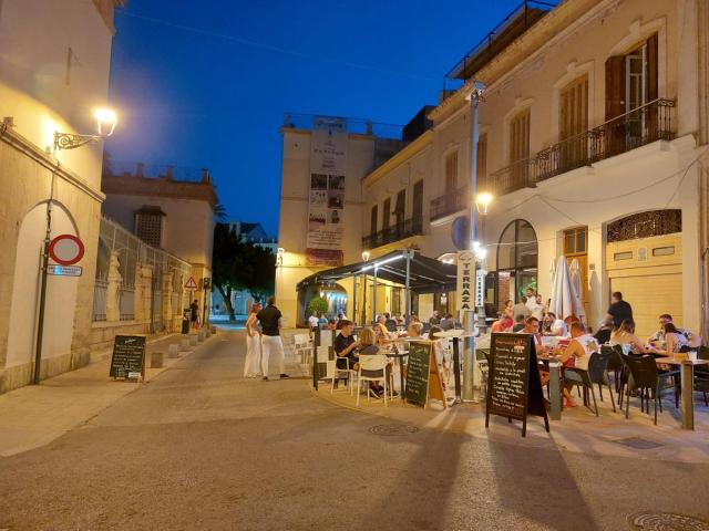 VENTA DE RESTAURANTE EN CENTRO HISTÓRICO DE ALMERÍA