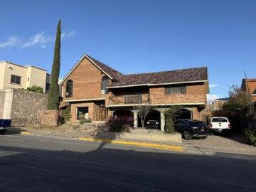 VENTA DE RESIDENCIA A REMODELAR SOBRE AVE CALIFORNIA EXCELENTE UBICACIÓN