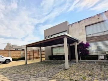Venta de Residencia con Jardín de Ensueño en Bosques de las Fuentes, Calimaya