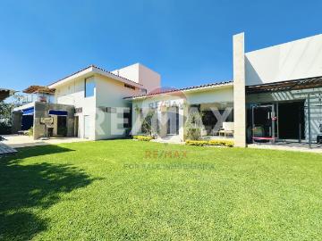 Venta de residencia en Paraíso Country Club, Emiliano, Zapata Morelos. Clave 4714