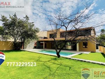 Venta de Residencia Fracc. Las Quintas, Cuernavaca, Morelos. Clave 4549
