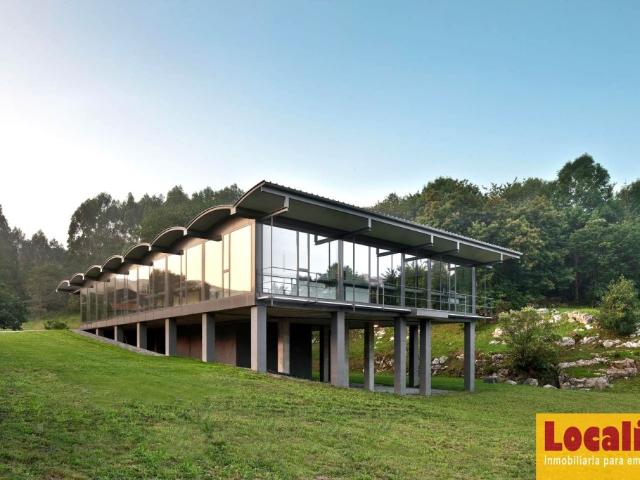 Venta de singular nave con terreno en Ramales