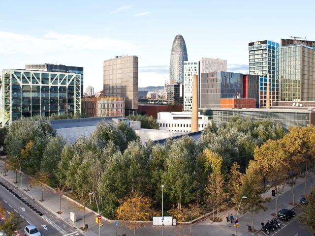 Venta de sociedad con restaurante en funcionamiento licencia C3 en zona prime de Poblenou