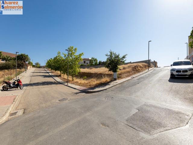 Venta de solar urbano de 258 m2 en Otura Granada