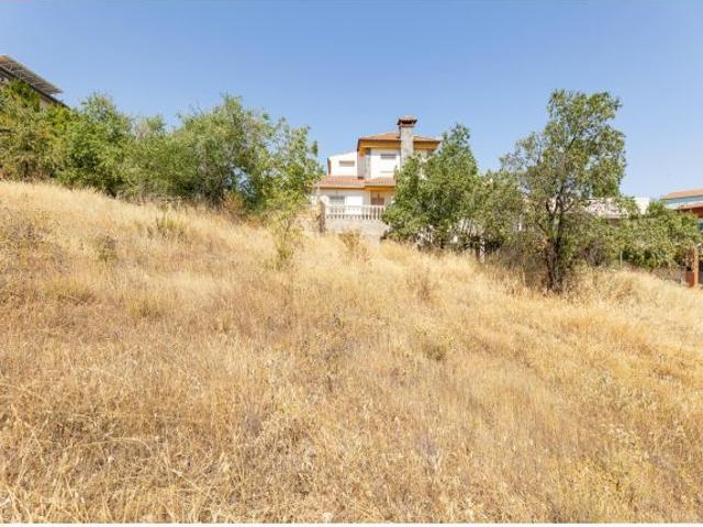 Venta de solar de 590 m2 en Otura Zona Colegio