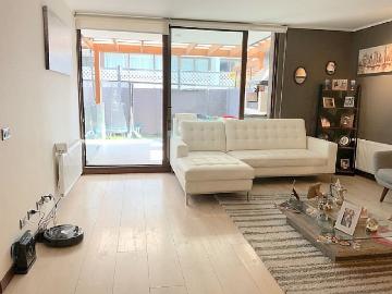 Venta Departamento Lo barnechea amplio depto de tres niveles con jardín. la dehesa