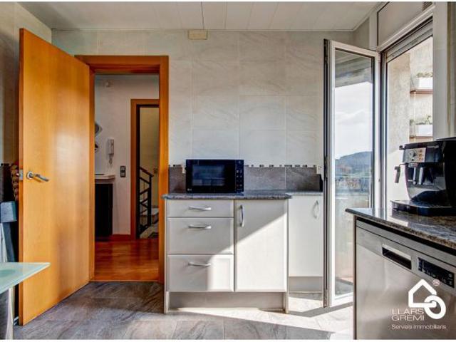 VENTA DÚPLEX EN ÒDENA ZONA PUEBLO 4 HABITACIONES, TERRAZA Y VISTAS!