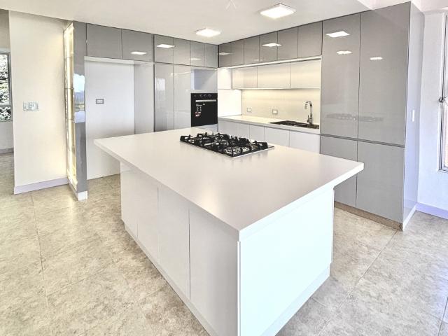 Venta Duplex En Loma Linda de 148m2 3H+S/3B/2P/1M YG