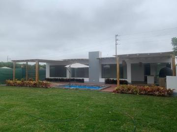 Venta espaciosa casa de campo en condominio Imperial Cañete
