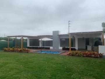 Venta espaciosa casa de campo en condominio Imperial Cañete