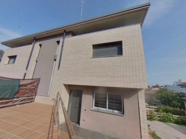 VENTA ESPECIAL PARA INVERSORES Vivienda ocupada en venta en calle Grecia de Terrassa