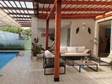 Venta espectacular casa 4 dormitorios, piscina, Urbanización Privada, Nayón